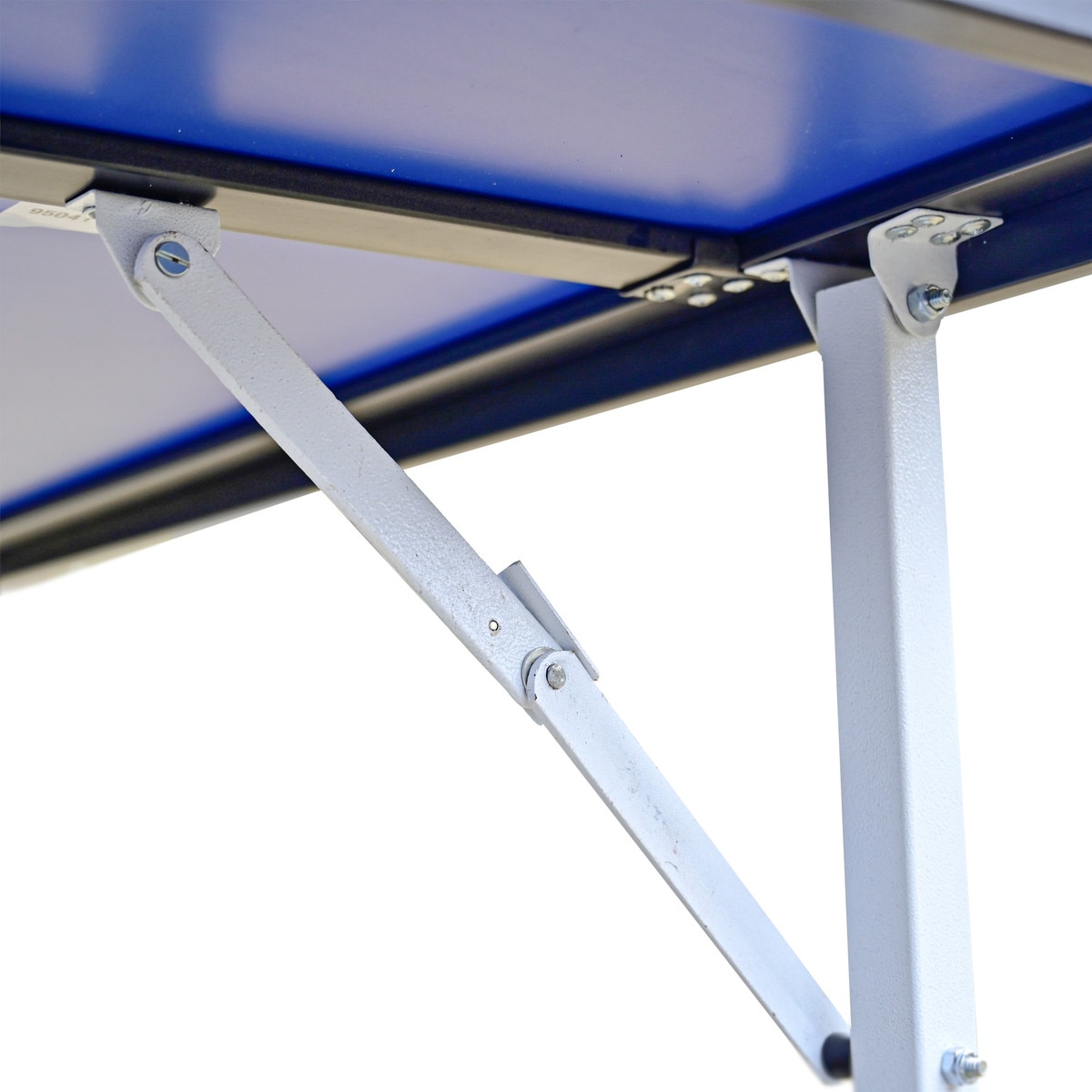 Butterfly Compact Outdoor Table: Under table locks
